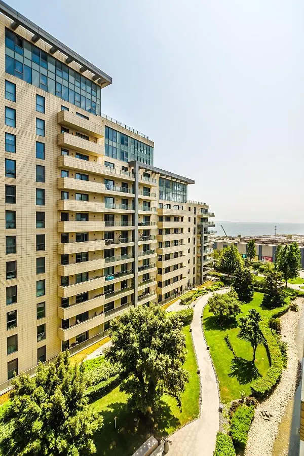 Ξενοδοχείο με διαμερίσματα Port Baku Residance Family Room 710 A